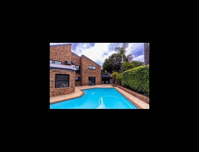 6 BEDROOM HOUSE FOR SALE IN MORELETA PARK